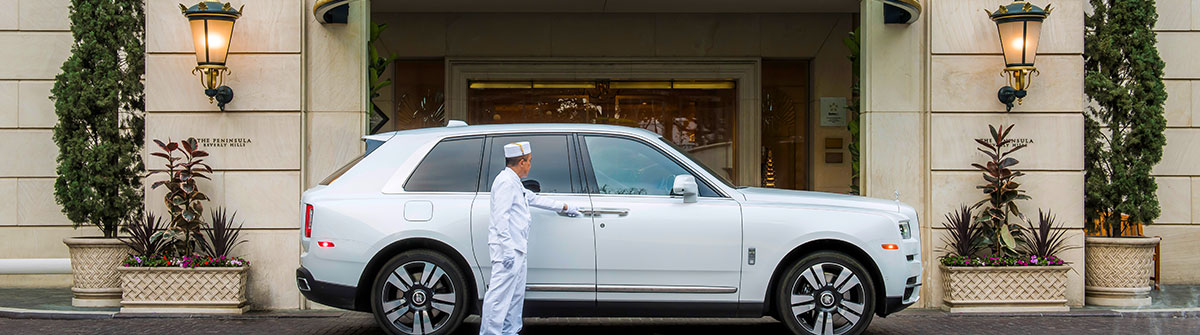 Rolls Royce Cullinan in front of The Peninsula Beverly Hills